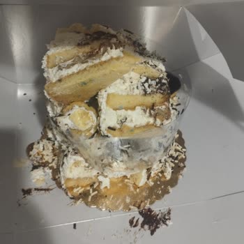 Küflü Pasta Nedeniyle Doğum Gününde Hayal Kırıklığı