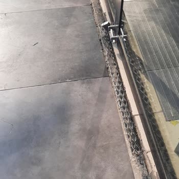 Mağaza Açılış Saatine Uymuyor, Müşteriler Bekletiliyor