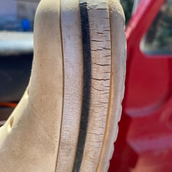 Yeni Alınan Terlik Kısa Sürede Yıprandı