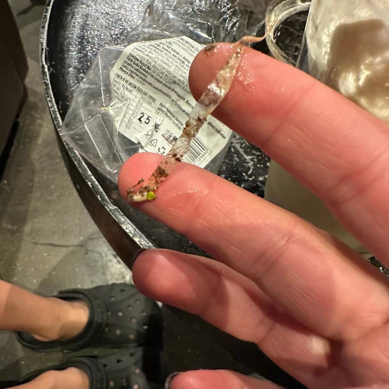 Kahve Dünyası Roche Çikolatanın İçinden Poşet Parçası Çıktı