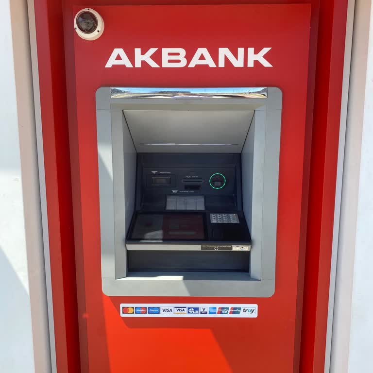 ATM'de Alıkonulan Paranın 15 Gündür İade Edilmemesi Ve Müşteri Hizmetlerinin Yetersizliği