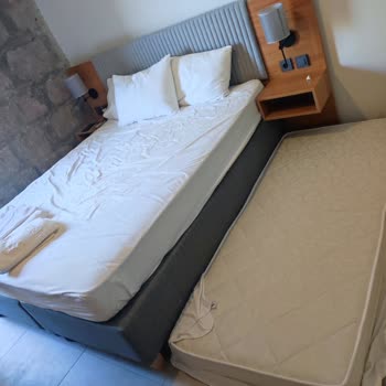 Assos Ada İki Çocukla Küçücük Bir Odaya Tıkıştırıldık Resmen