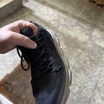 Ayakkabılar Kısa Sürede Yırtıldı Garanti Kapsamında Destek Verilmedi