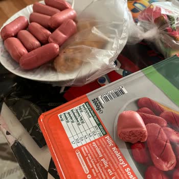 Kapalı Paketten Isırılmış Sosis Çıkması Büyük Hayal Kırıklığı