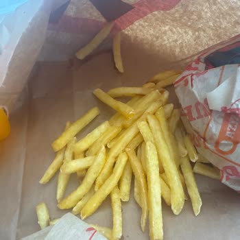 Soğuk Ve Eksik Malzemeli Hamburger Hayal Kırıklığı