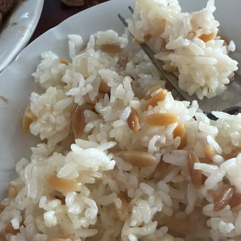 Yemekte Saç Ve İlgisiz Personel, Müşteri Memnuniyeti Yok Sayılıyor