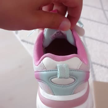 Çocuğumun Ayağını Acıtan Ayakkabı İçin Çözüm Bulamıyoruz