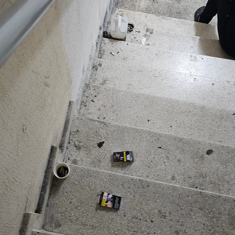 Hastane Çalışanlarının Yangın Merdiveninde Sigara İçmesi Ve Ortamın Kirliliği