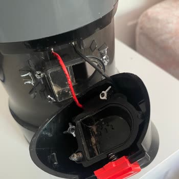 Fakir Marka Dikey Süpürge Haznesi Sürekli Kırılıyor, Çözüm Bulunmuyor