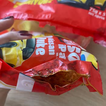 Açık Paket Ve Patlamış Yağlı Noodle Şoku!