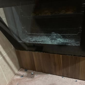 Bosch Fırın Camı Kendi Kendine Patladı, Haksız Ücret Talebiyle Mağdur Edildim