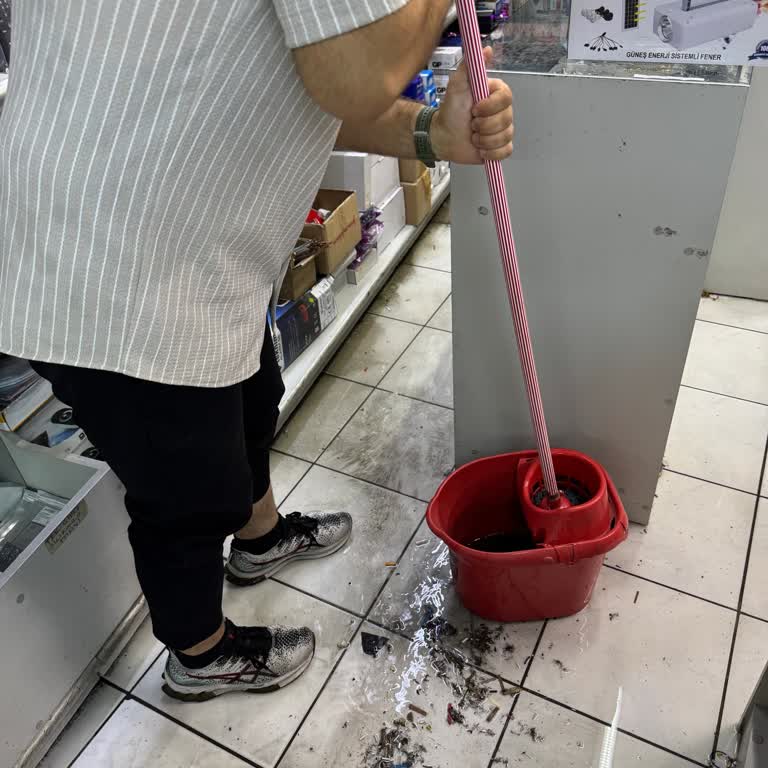 Belediye Çalışması Sonrası Dükkanım Her Yağmurda Su Alıyor
