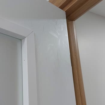 Kapı Üzerindeki Yapışkan Kalıntıları Çıkmıyor, Acil Çözüm İstiyorum