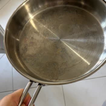 Karaca Züccaciye Tava Renk Değişmesi