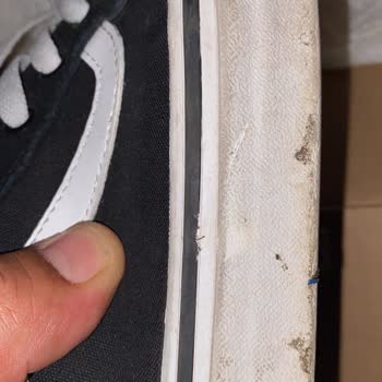Vans Ayakkabıda Kısa Sürede Açılma Ve İlgisiz Mağaza