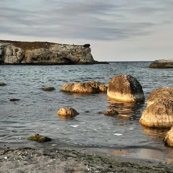 Ağlayan Kayalar Sahilinde Temizlik Ve Bakım Eksikliği Yüzünden Denize Giremiyoruz