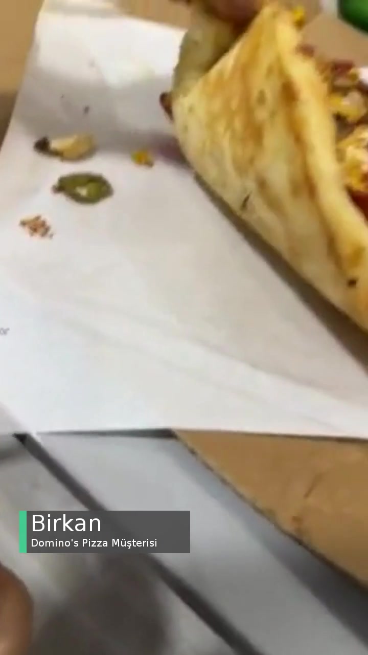 Domino's Pizza Hamuru Pişmemiş Bir Pizza videonun kapak resmi