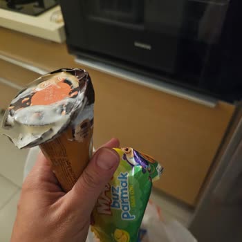 Migros Sanal Marketten Gelen Dondurmalar Erimiş Ve Paketleri Patlamış Şekilde Teslim Edildi