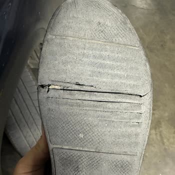 White Stone Mağazasından Alınan Ayakkabıda Sürekli Yırtılma Sorunu