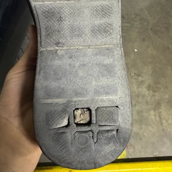 White Stone Mağazasından Alınan Ayakkabıda Sürekli Yırtılma Sorunu