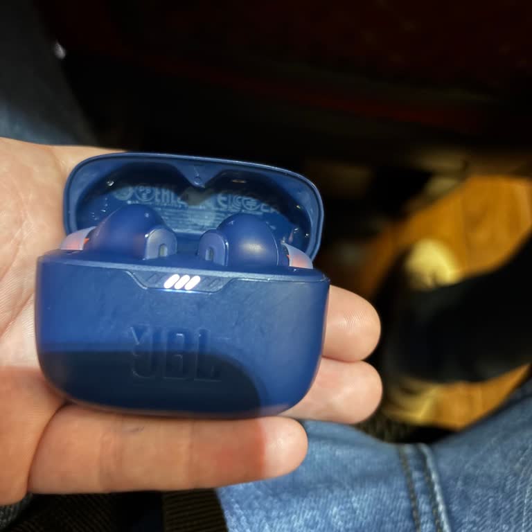 JBL Tune 230NC Kulaklığın Sağ Tarafı Şarj Olmuyor, Çözüm Bekliyorum