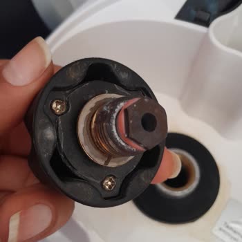 Buharlı Temizleyici Kapağı Su Sızdırıyor, Kullanıcı Hatası Denildi