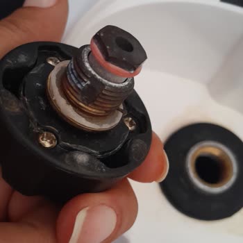 Buharlı Temizleyici Kapağı Su Sızdırıyor, Kullanıcı Hatası Denildi