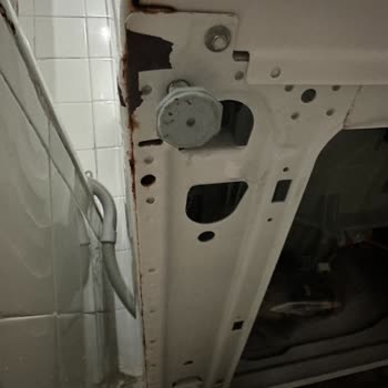 Bosch Çamaşır Makinemin Paslanan Parçaları Tekrar Ücretli Değiştirildi