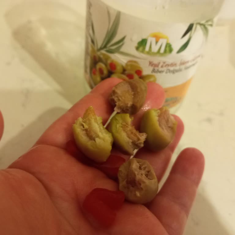 Migros'un Biberli Zeytininde Çıkan Çekirdekler Diş Sağlığımı Riske Attı