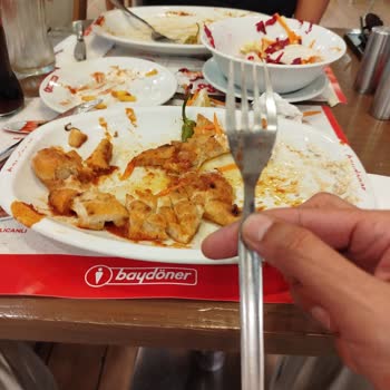 Forum Mersin AVM Baydöner'de Eğitimsiz Personel Ve Kalitesiz Hizmet Hayal Kırıklığı Yarattı