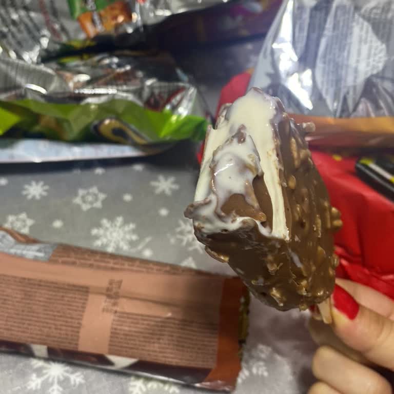 Açılmış Ve Isırılmış Dondurma Paketiyle Kötü Teslimat Deneyimi