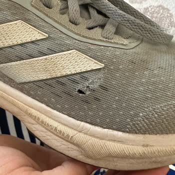Aldığım Adidas Ayakkabı Kısa Sürede Yırtıldı, Garanti Reddiyle Mağdur Oldum