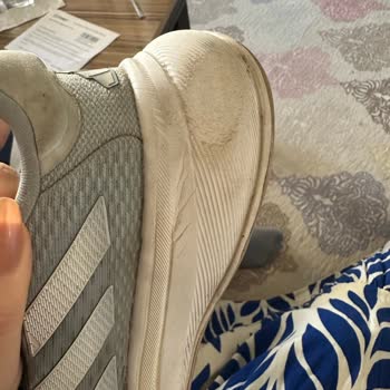 Aldığım Adidas Ayakkabı Kısa Sürede Yırtıldı, Garanti Reddiyle Mağdur Oldum