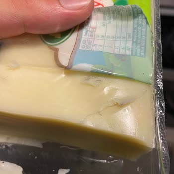 Sütaş Kaşar Peynirde Siyah Lekeler Ve Küf Şüphesi