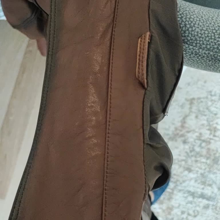 Aldığım Deri Mont Dar Geldi Ve İlgisizliğe Uğradım