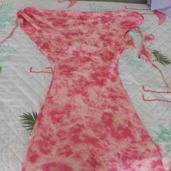 Siaora Sipariş Ettiğim Elbise Yerine Farklı Ürün Gönderildi, İade Yapılamıyor!