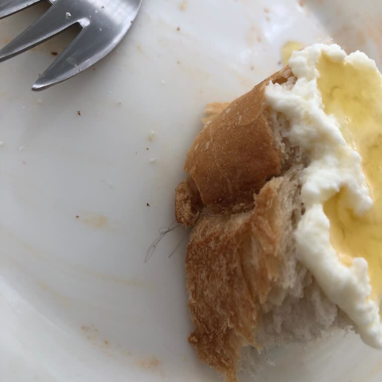 Aldığım Ekmekten Saç Çıkması Nedeniyle Hayal Kırıklığı Yaşadım