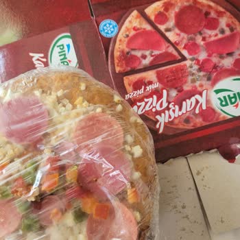 Dondurulmuş Pizzanın Yanık Ve Beklentiyi Karşılamayan İçeriğiyle Hayal Kırıklığı