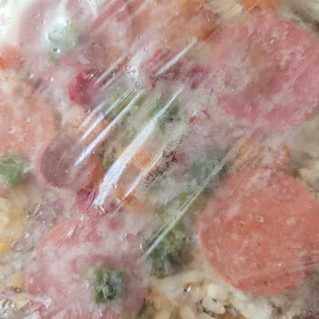 Dondurulmuş Pizzanın Yanık Ve Beklentiyi Karşılamayan İçeriğiyle Hayal Kırıklığı