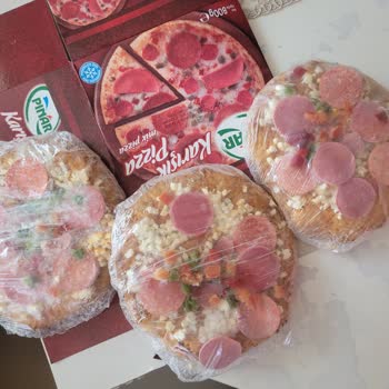 Dondurulmuş Pizzanın Yanık Ve Beklentiyi Karşılamayan İçeriğiyle Hayal Kırıklığı