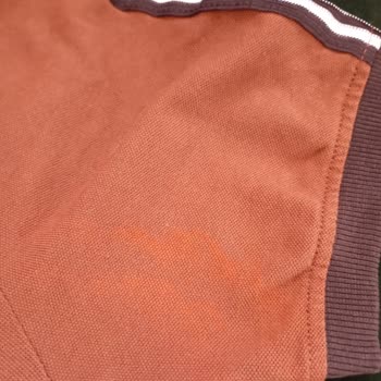 Bir Yıkamada T-shirtte Anlaşılmaz Lekeler Oluştu!