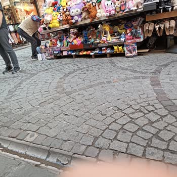 Banka Tabelası Tezgahlar Yüzünden Görünmüyor