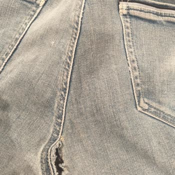 Mavi Pantolonum Bir Yıl İçinde Soldu Ve Yırtıldı