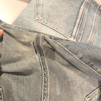 Mavi Pantolonum Bir Yıl İçinde Soldu Ve Yırtıldı