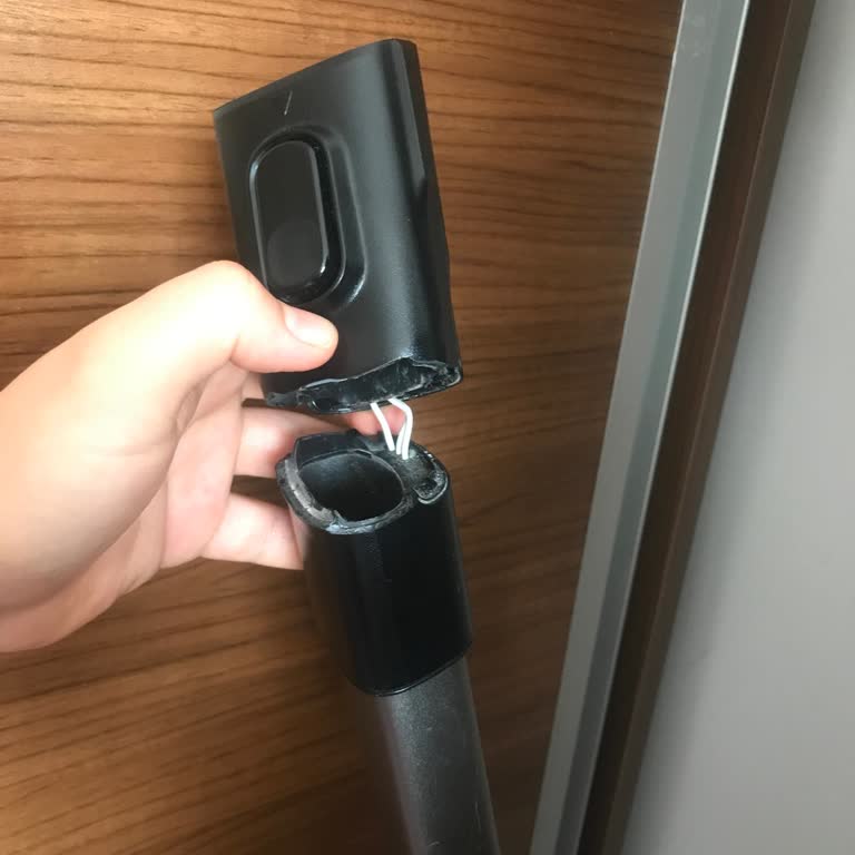 Philips Dikey Süpürge Borusunda Kronik Kırılma Ve Yetersiz Destek