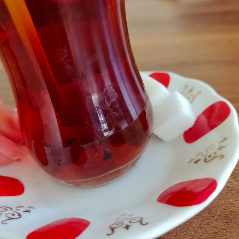 Soğuk Ve Bayat Yemek, Hijyenik Olmayan Çay Servisiyle Hayal Kırıklığı