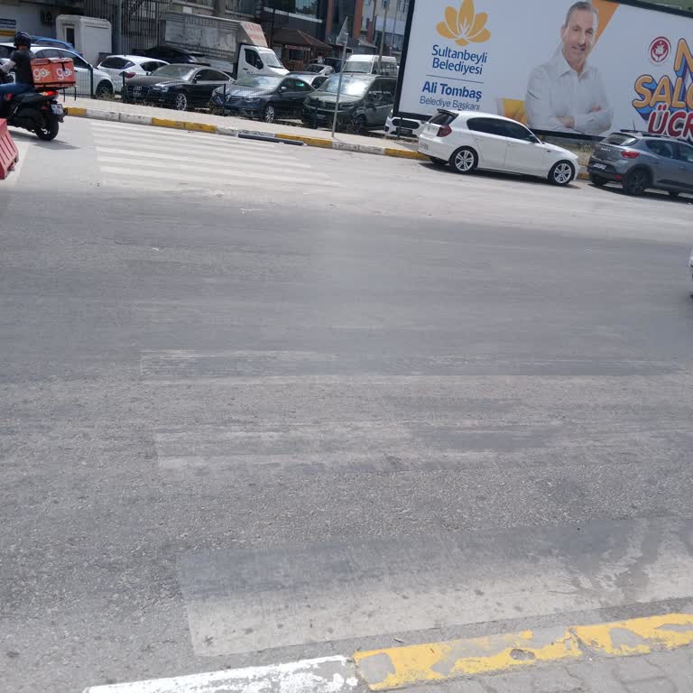 Atlas Park AVM Önündeki Yaya Geçidi Silinmiş, Sürücüler Durmuyor