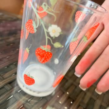 Aldığım Bardakların Boyası Elde Kalıyor Şaşkınım