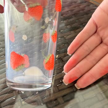 Aldığım Bardakların Boyası Elde Kalıyor Şaşkınım