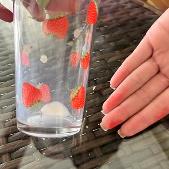 Aldığım Bardakların Boyası Elde Kalıyor Şaşkınım